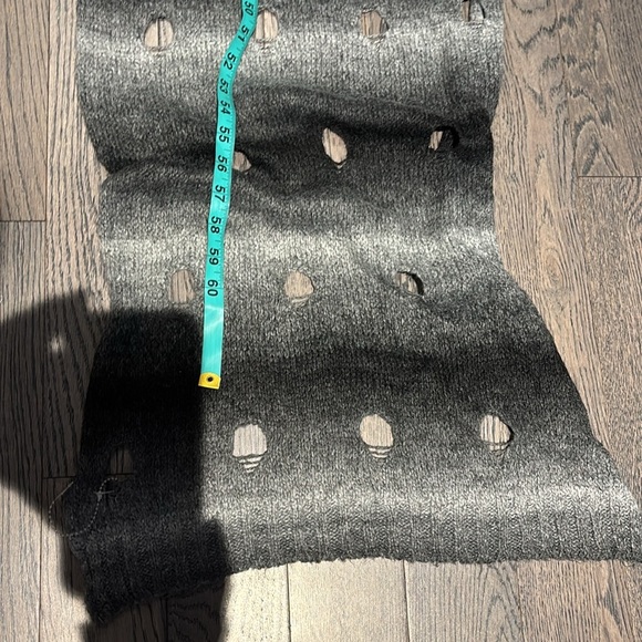 Vintage polka dot distressed holes wool scarf - Picture 6 of 7